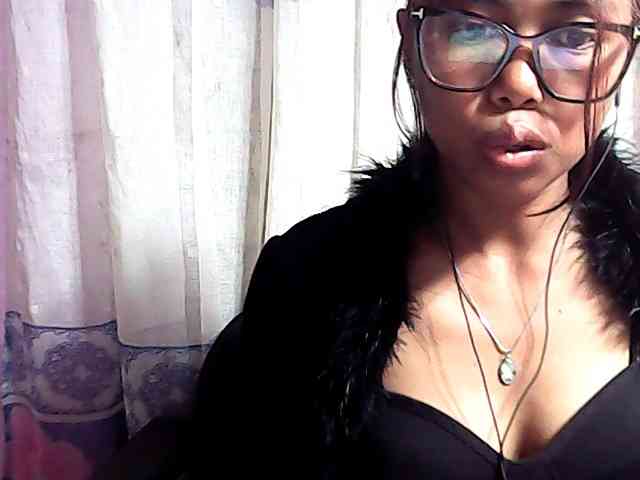 Natalie-Luxa webcam
