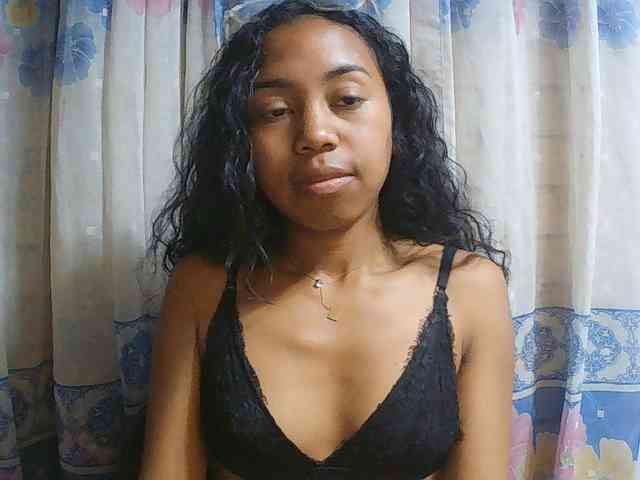 Natalie-Luxa webcam