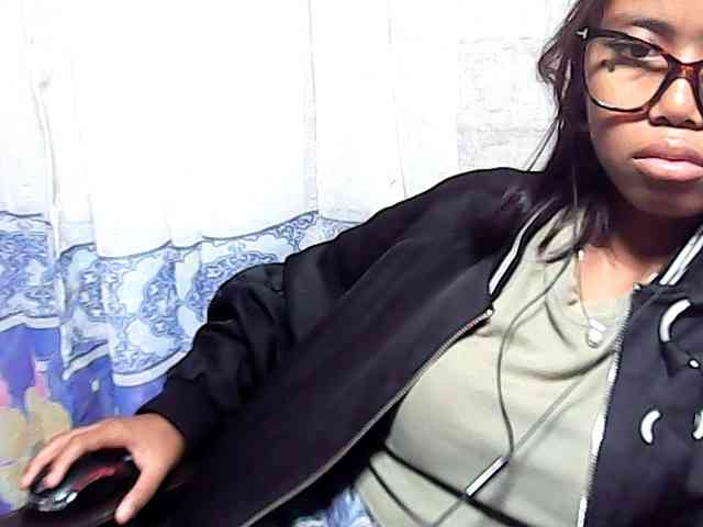Natalie-Luxa webcam