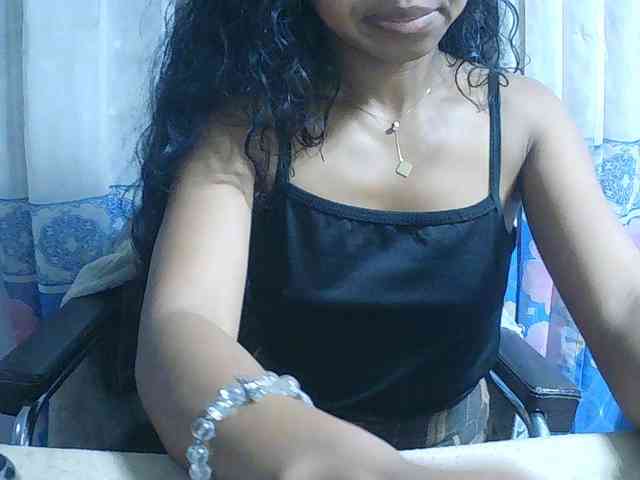 Natalie-Luxa webcam
