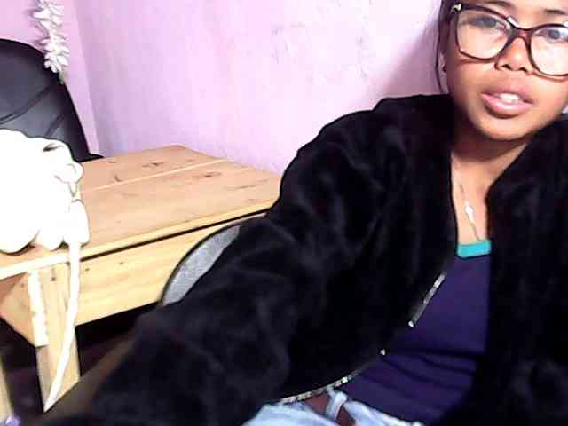 Natalie-Luxa webcam