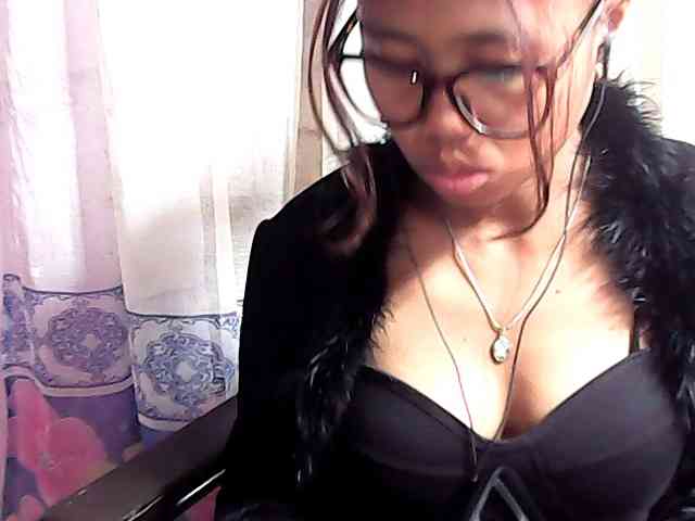 Natalie-Luxa webcam