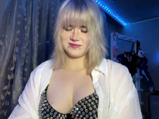 BlindiLohan live cam on BongaCams