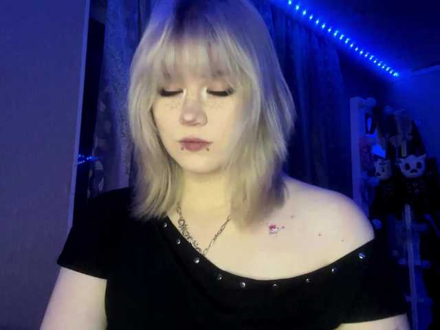 BlindiLohan live cam on BongaCams