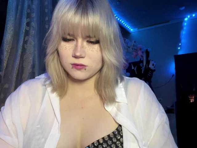 BlindiLohan live cam on BongaCams