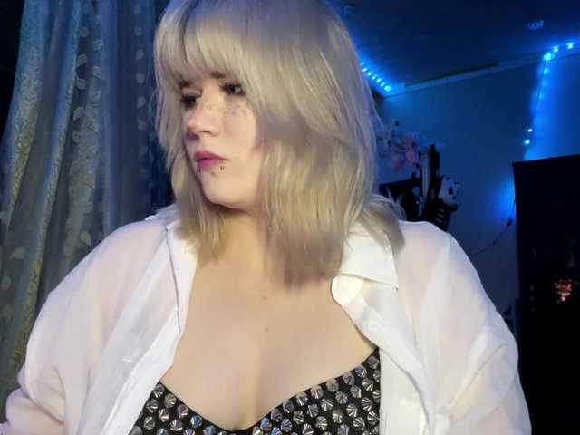 BlindiLohan live cam on BongaCams