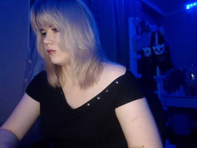 BlindiLohan, live now on BongaCams