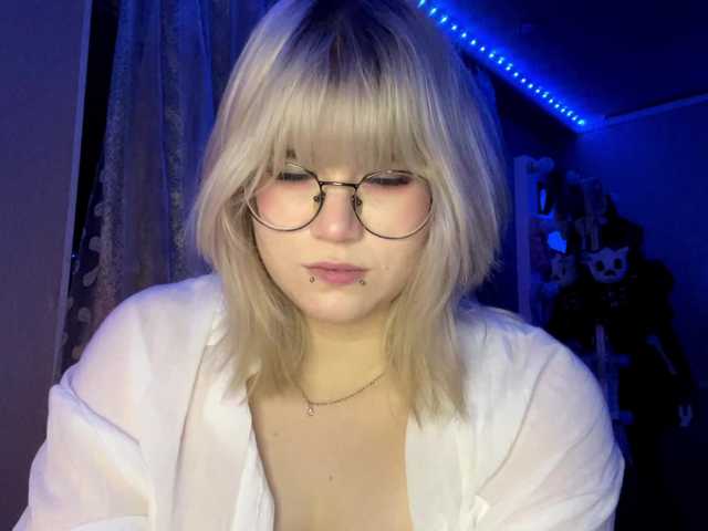 BlindiLohan live cam on BongaCams