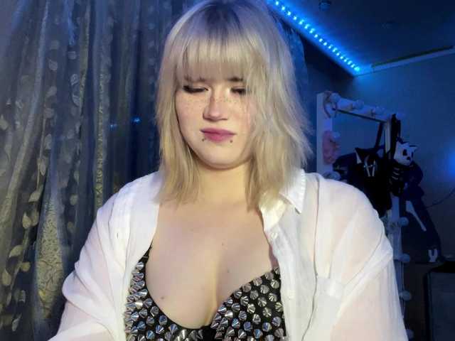 BlindiLohan live cam on BongaCams