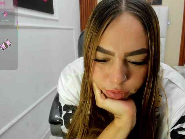 Alice-bensoon webcam