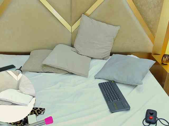 Amber-Dolls Live Webcam on BongaCams