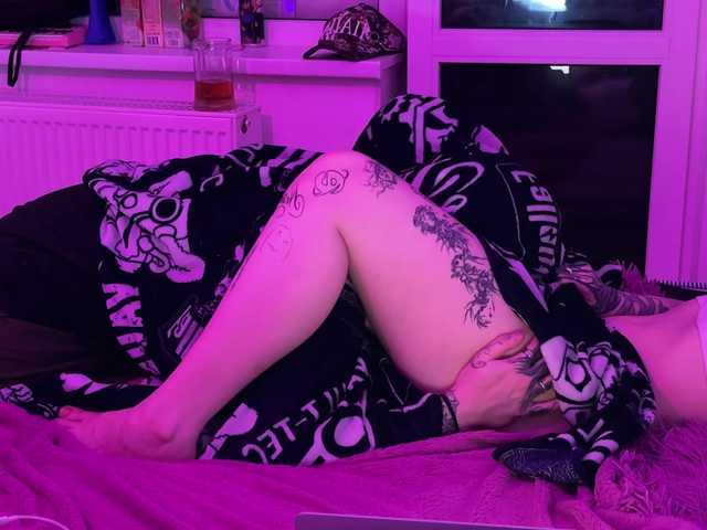 gothfaceJPG live cam on BongaCams