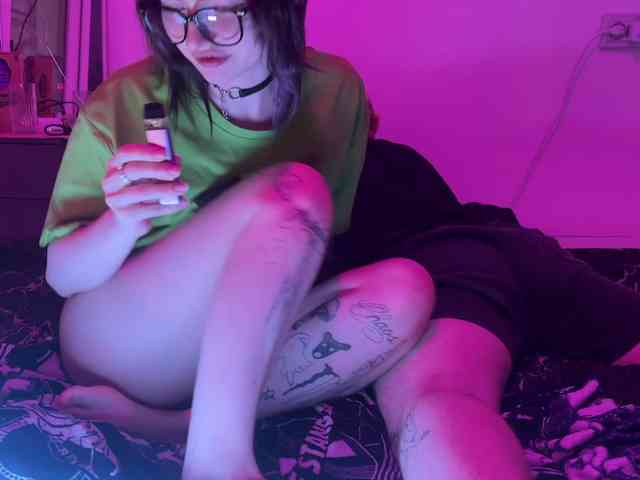 gothfaceJPG webcam