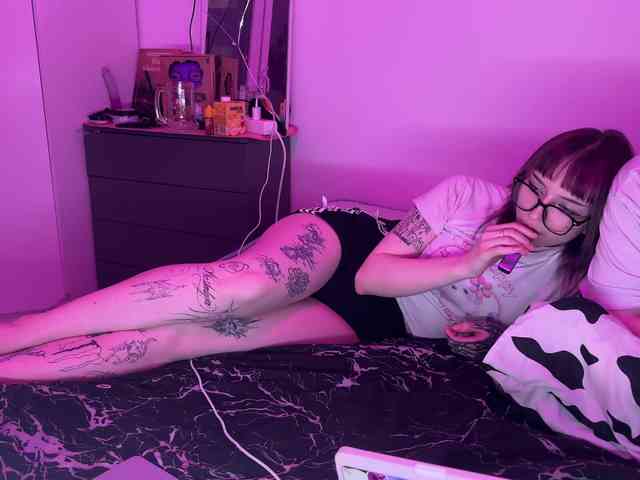 gothfaceJPG webcam