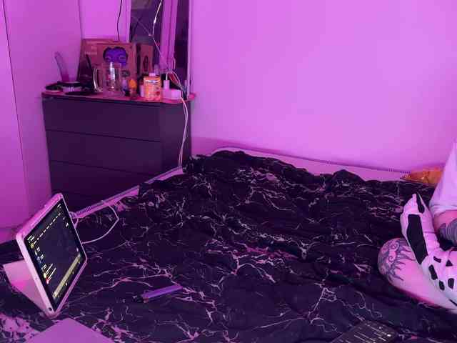 gothfaceJPG webcam