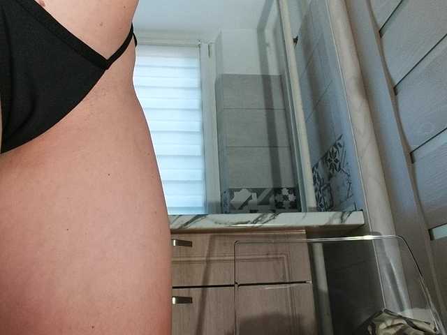Horny1mommy live cam on BongaCams