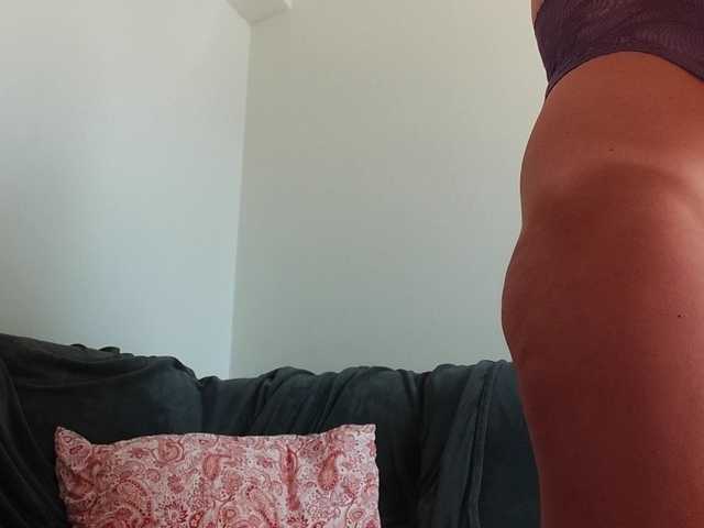 Horny1mommy live cam on BongaCams