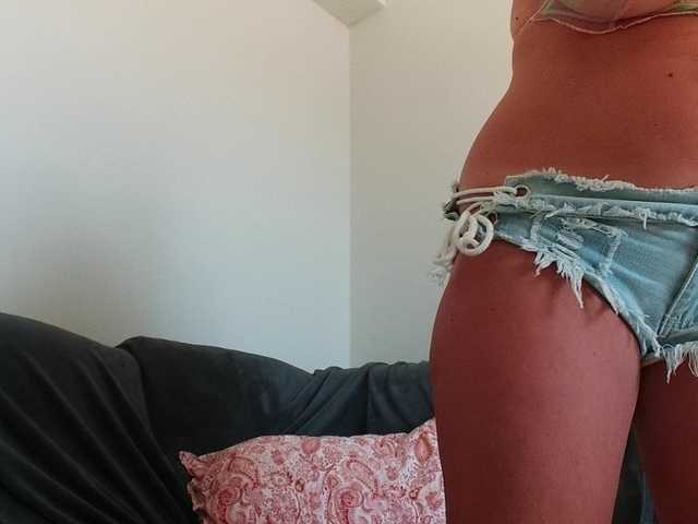 Horny1mommy live cam on BongaCams