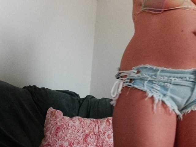Horny1mommy live cam on BongaCams