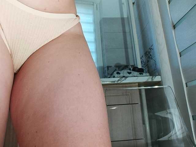 Horny1mommy live cam on BongaCams