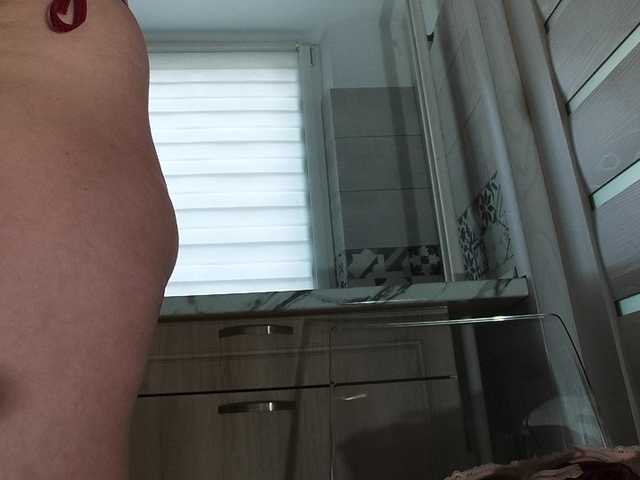 Horny1mommy live cam on BongaCams