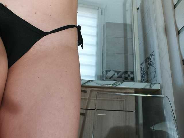 Horny1mommy live cam on BongaCams