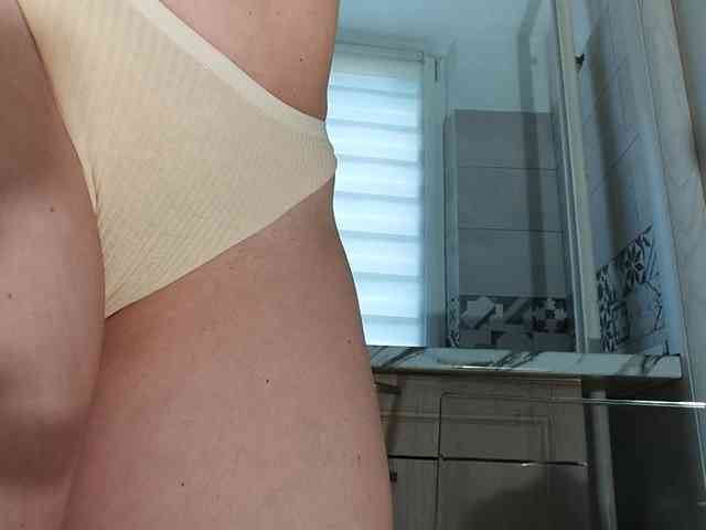 Horny1mommy webcam