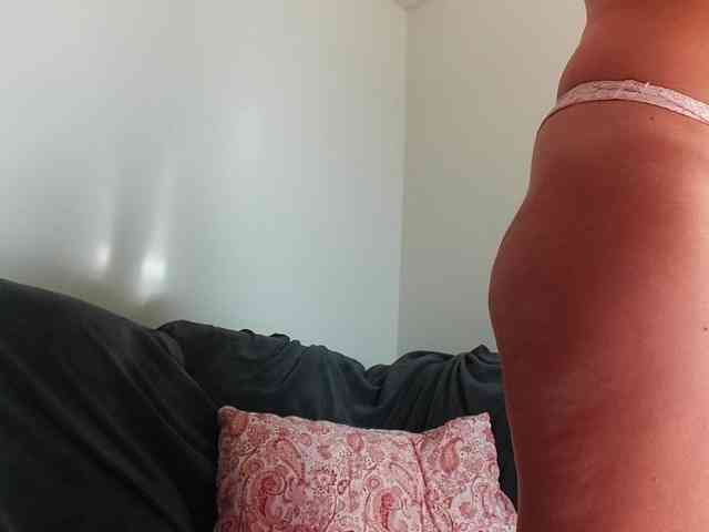Horny1mommy webcam