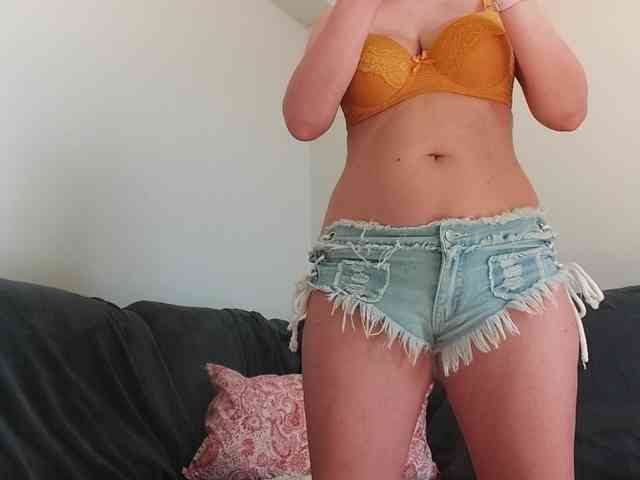 Horny1mommy webcam