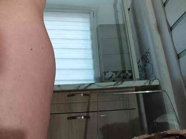 Horny1mommy webcam
