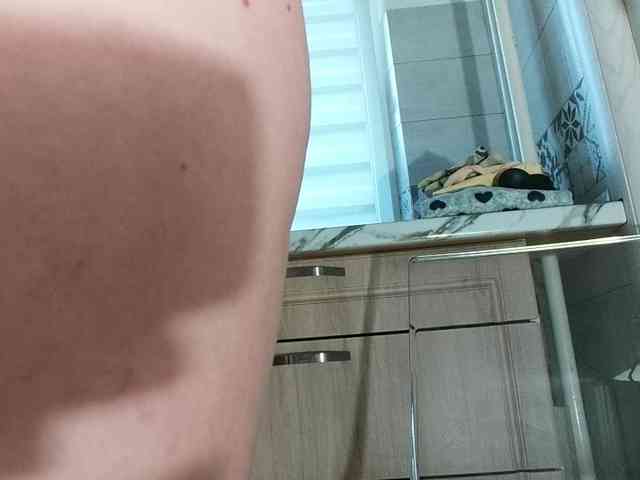 Horny1mommy webcam