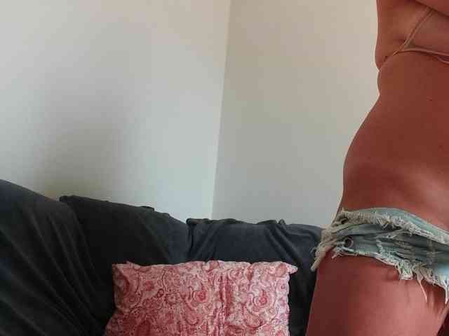 Horny1mommy webcam