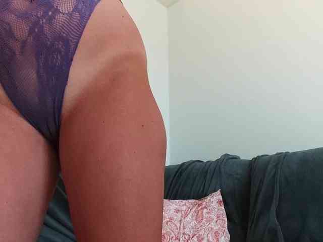 Horny1mommy webcam
