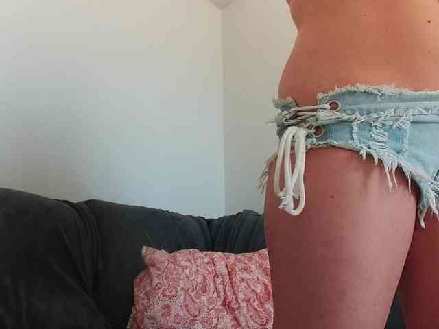 Horny1mommy webcam