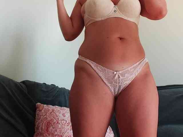 Horny1mommy webcam