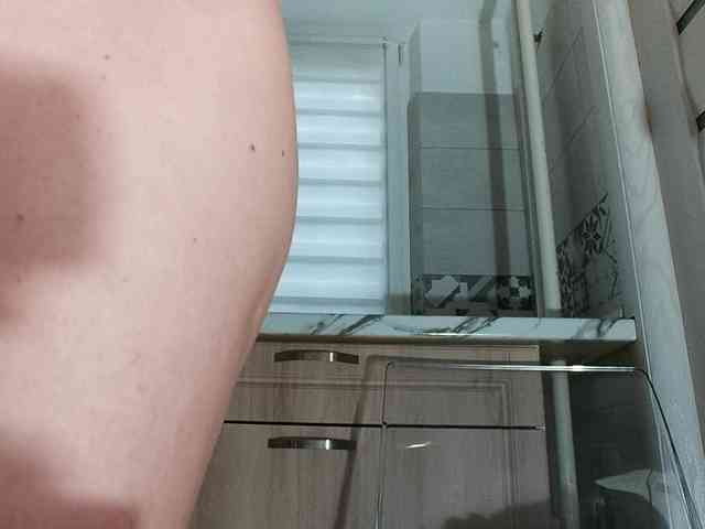 Horny1mommy webcam