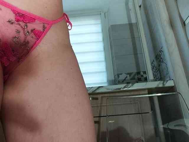 Horny1mommy webcam