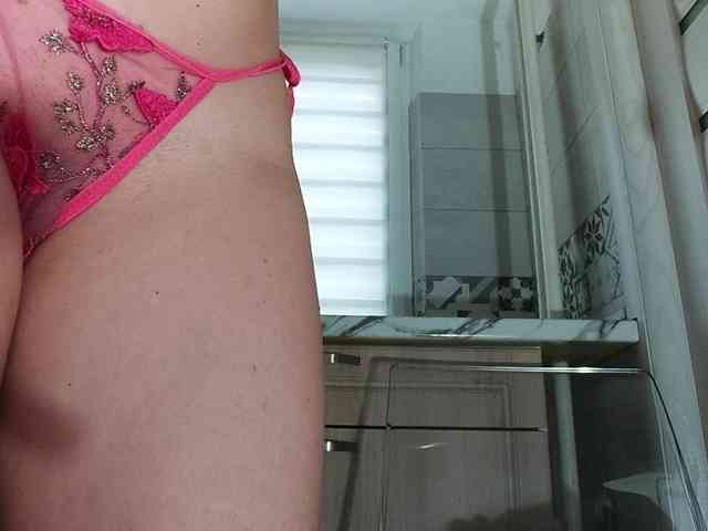 Horny1mommy webcam