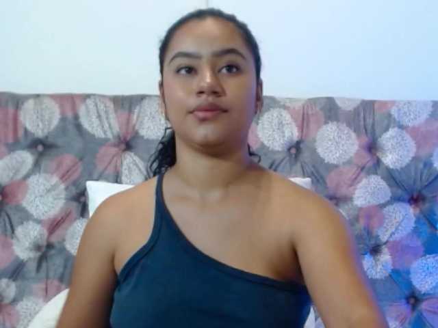 NoiraVale live cam