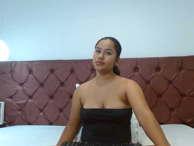 NoiraVale live cam on BongaCams