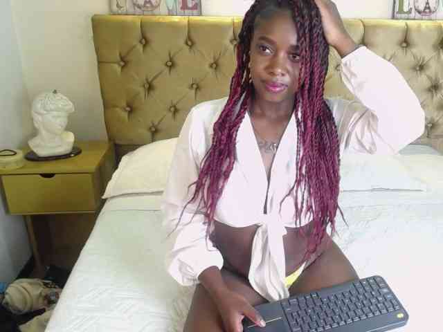 LilyBrowwn webcam