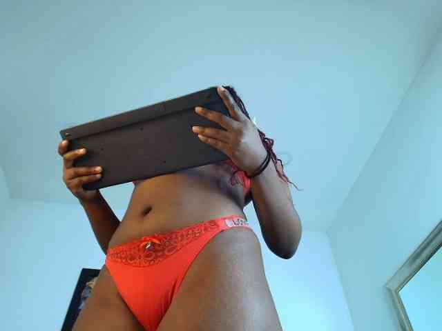 LilyBrowwn webcam