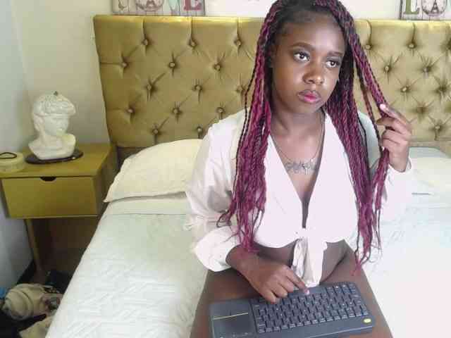 LilyBrowwn webcam