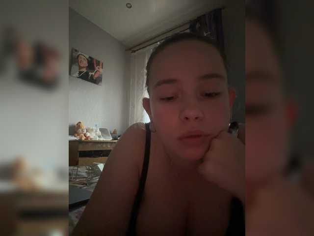 RiaLowelyt live webcam show