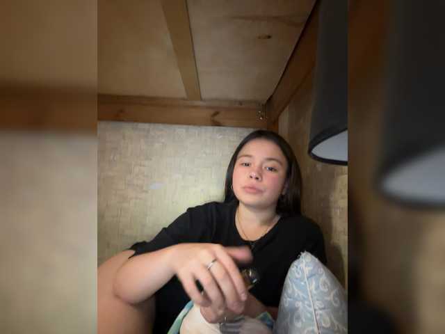RiaLowelyt live cam