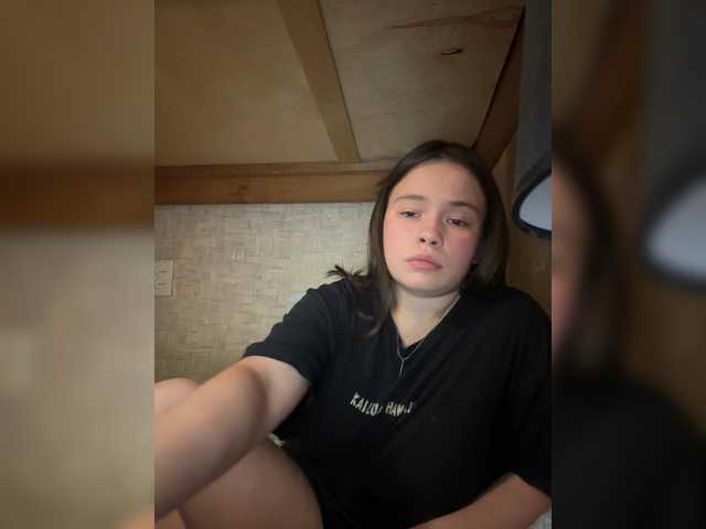 RiaLowelyt live cam