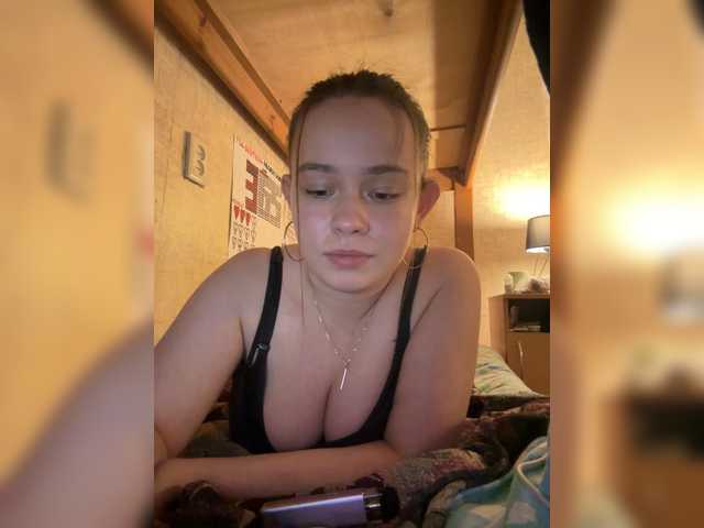RiaLowelyt live cam preview