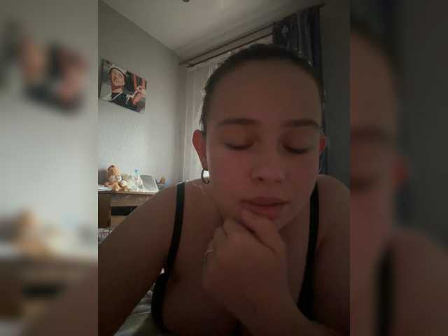 RiaLowelyt live webcam show