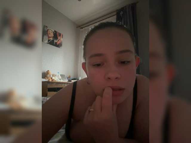 RiaLowelyt live webcam show