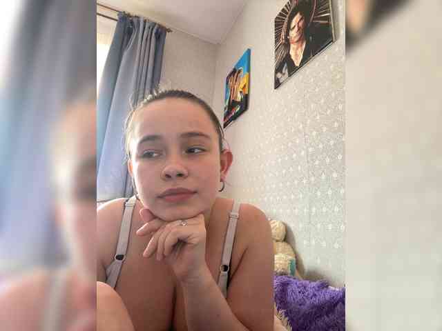 RiaLowelyt webcam